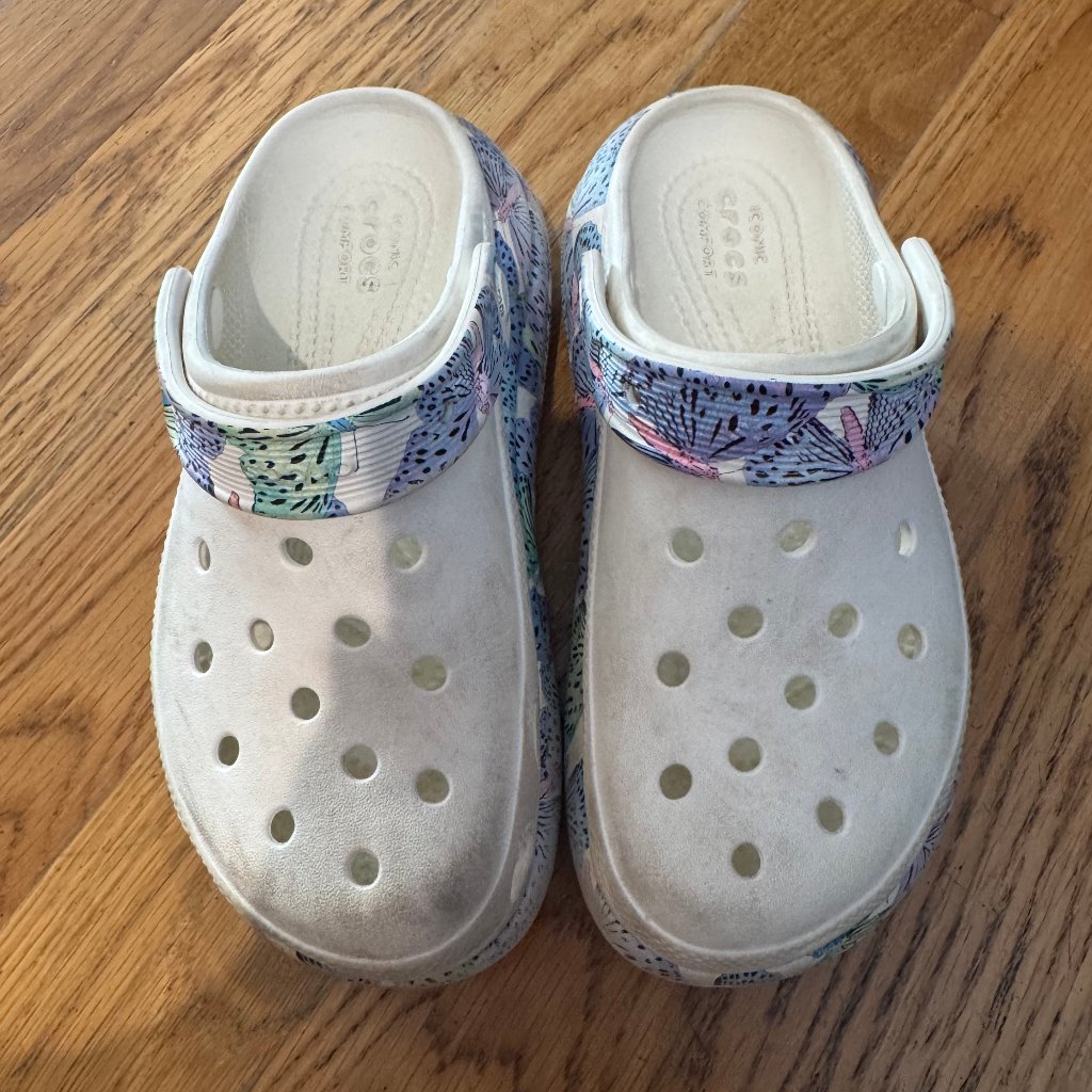 Crocs UnisexAdult Crush Butterfly Clog Size 4